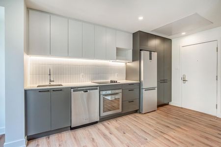 Griffin Square - Photo 2