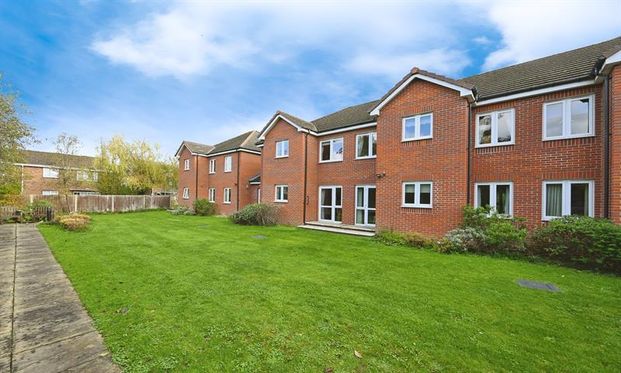 Stevens Court 405-411, Reading Road, RG41 - Photo 1