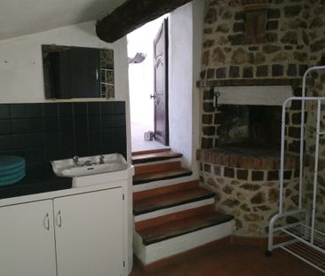 Rare dans le Vieil Antibes, duplex type 2/3 pièces à louer m - Photo 4