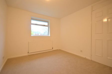 3 bedroom end of terrace house to rent - Photo 3