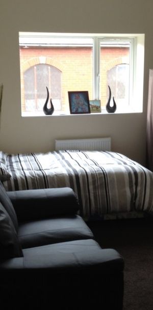 1 bed Studio - To Let - Photo 1