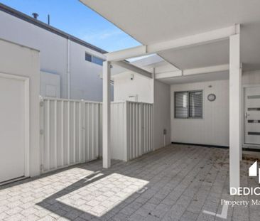 Stunning Modern Living - Photo 5