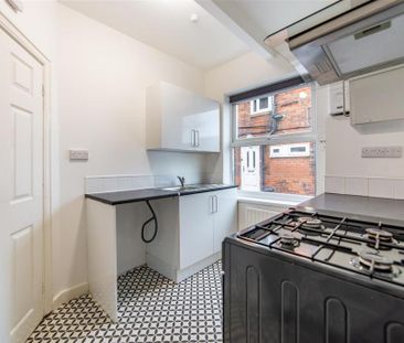 2 bedroom flat to rent - Photo 6