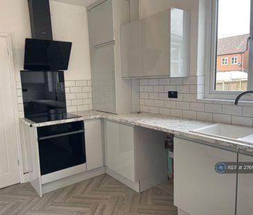 2 bedroom semi-detached house to rent - Photo 6