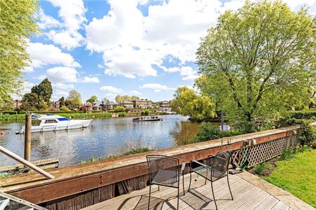 Wonderful five bedroom riverside home with private mooring and fabulous river views - Photo 5