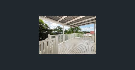 Charming Renovated Home in Prime Red Hill Location | Character, Convenience & Modern Comfort - Photo 3