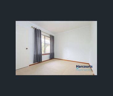 Spacious Family Living in the Heart of Willetton - Photo 2