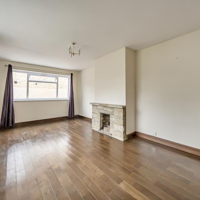 5 bedroom detached bungalow to rent - Photo 1