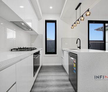 Brand New Elegant Home in Tarneit – Luxury, Space & Convenience - Photo 3