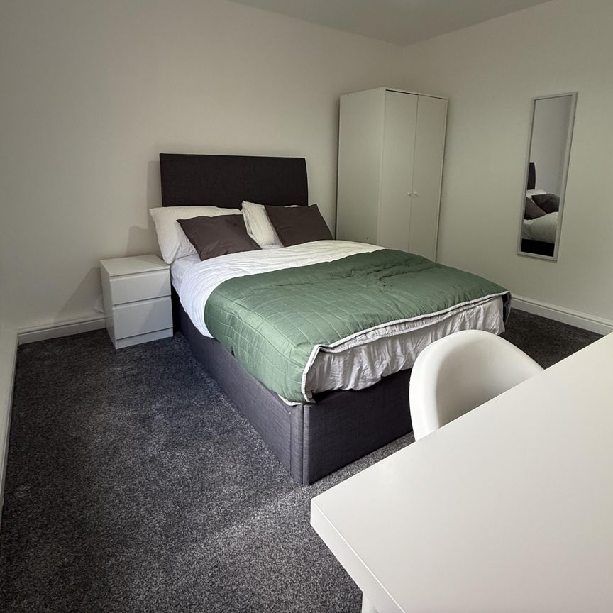 Flat 33, Samara Plaza, LS2 9DU, Leeds - Photo 1