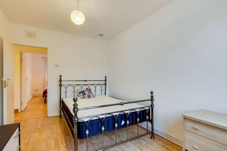 3 bedroom flat to rent - Photo 5