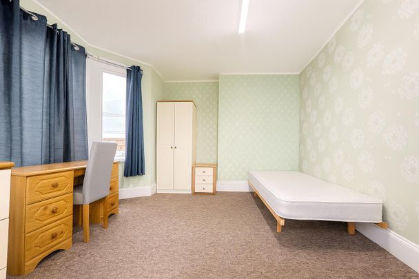 En-Suite Room To Let - HP11 - Photo 1