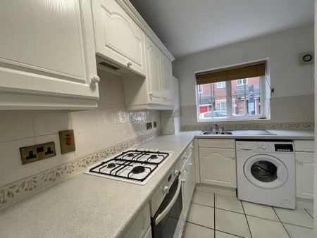 2 bedroom terraced house to rent - Photo 4
