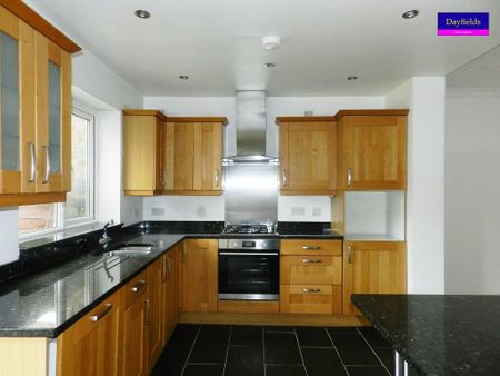 4 bedroom terraced house to rent - Photo 5