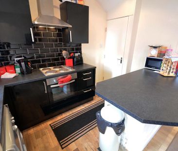 4 bedroom terraced house to rent - Photo 1