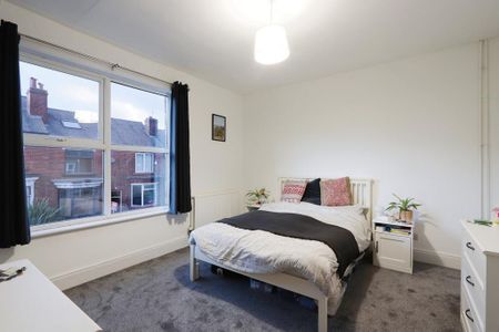 3 bedroom end of terrace house to rent - Photo 3