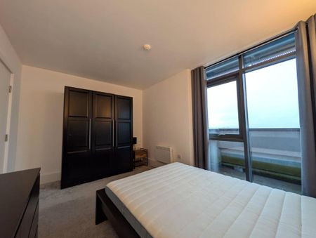 2 bedroom penthouse to rent - Photo 4