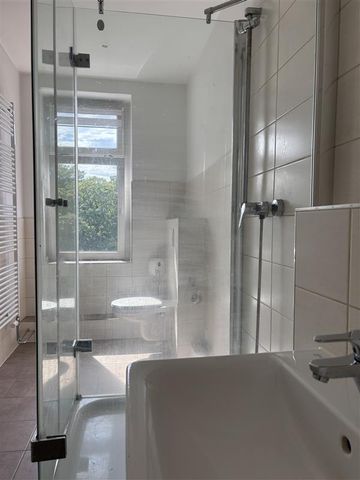 helle & geräumige 2-Zimmerwohnung mit Einbauküche - Photo 5