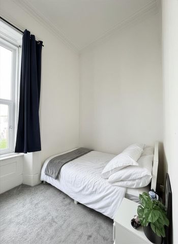 3 bedroom flat to rent - Photo 2