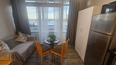 Renovated studio apartment on the Broadwater Southport! - Photo 5