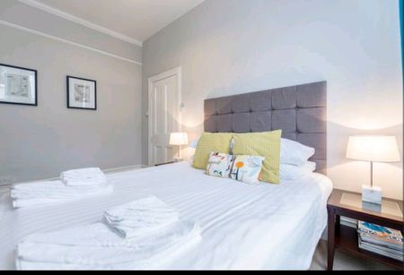 2 Bed Flat, Elspeth Road, SW11 - Photo 3