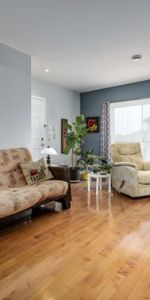 4 ½ semi-meublé au dernier étage - Top-Floor Semi-Furnished 2-Bedroom Apartment ** 2 parking spots inclus ** - Photo 3