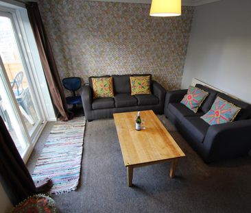 4 bedroom terraced house to rent - Photo 2