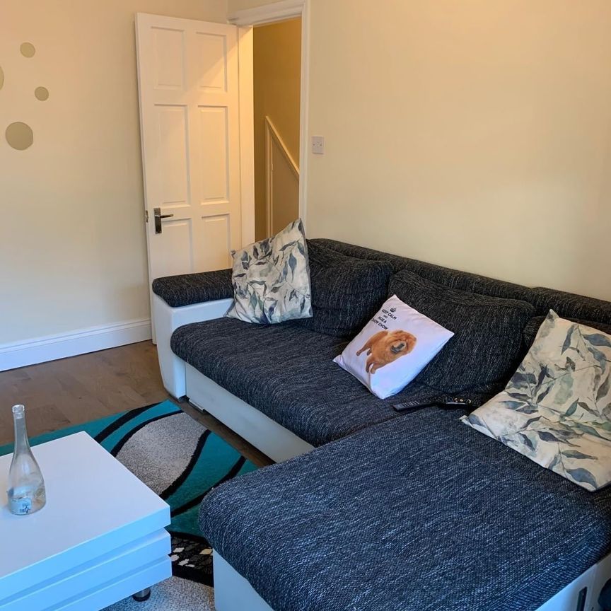 Kimble Road, London - Photo 1