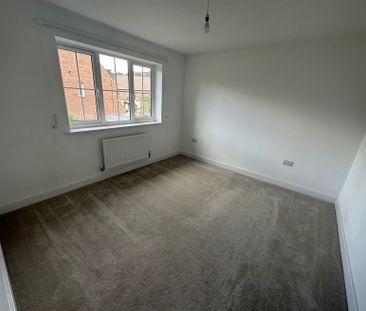 4 bedroom detached house to rent - Photo 3