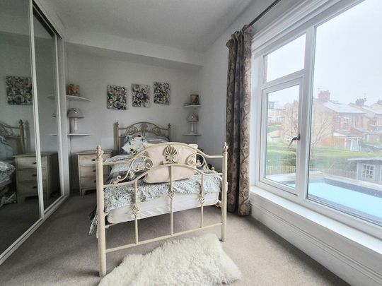 5 bedroom semi-detached house to rent - Photo 1