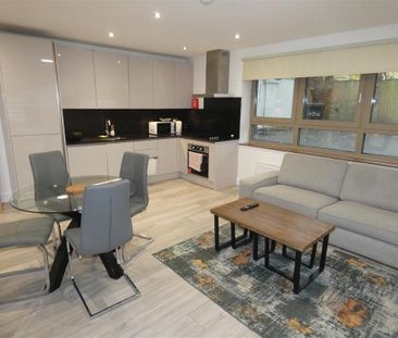 2 bedroom flat to rent - Photo 2