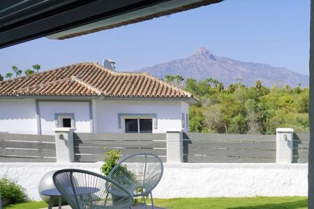 4 bedroom luxury Villa for rent in Nueva Andalucia, Andalusia - Photo 4