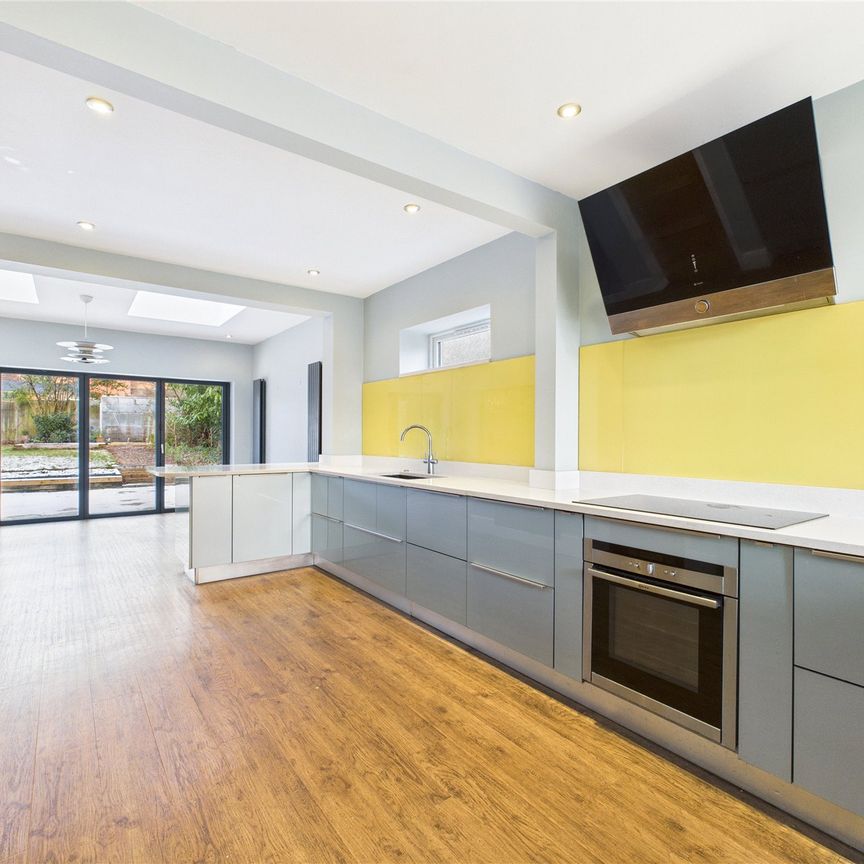 Pinehill Road, Crowthorne Pinehill Road, Crowthorne - Photo 2