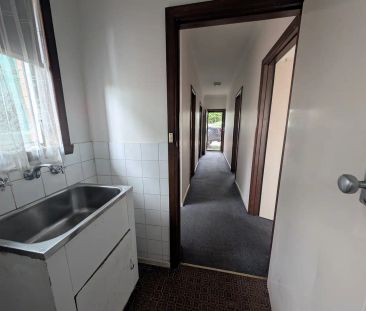 “Spacious two bedroom villa, close to Broadway Shopping Village & R... - Photo 1