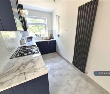 3 bedroom semi-detached house to rent - Photo 6
