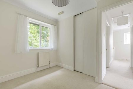 4 bedroom semi-detached house to rent - Photo 2