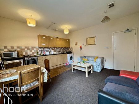 1 bedroom in a flat share to rent - Photo 2