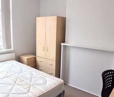 6 bedroom terraced house to rent - Photo 1