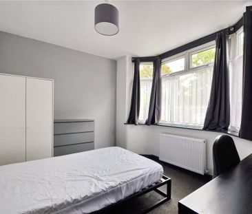 6 bedroom terraced house to rent - Photo 4