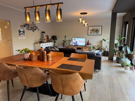 Ruim gelijkvloers 3 slpk appartement met terras en zicht op groen in hartje Bornem - Photo 2