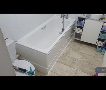 1 bedroom in a flat share to rent - Photo 6