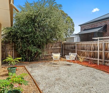 CUTE, COSY AND CENTRAL - Photo 4