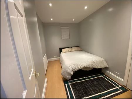 2 Bed Flat, Parkfield Road, SE14 - Photo 2