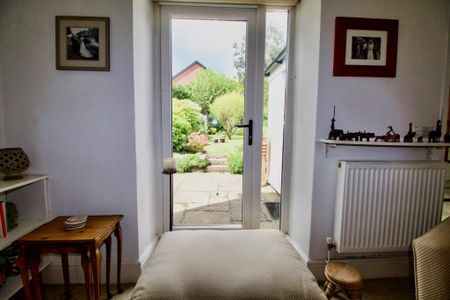 2 bedroom semi-detached house to rent - Photo 3