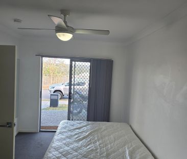 Springfield Lakes - Photo 1