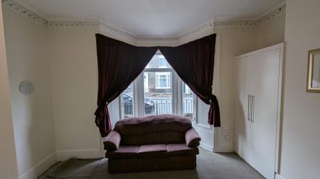 2 bedroom ground floor flat to rent - Photo 3