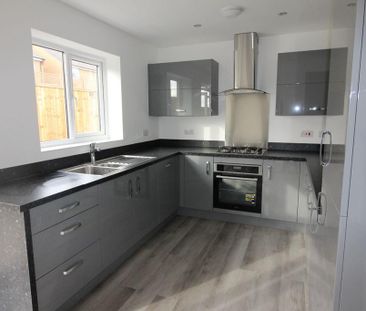 4 bedroom detached house to rent - Photo 3