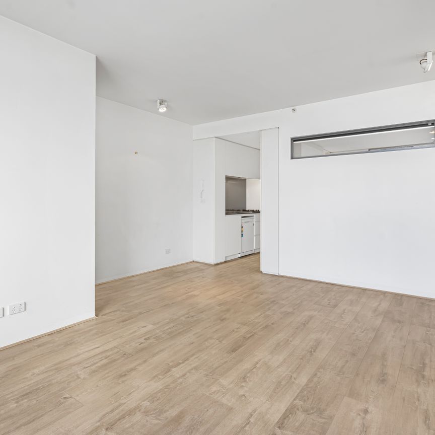 Live The High Life In The Heart Of Chapel Street - Photo 1