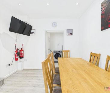 1 bedroom in a house share to rent - Photo 2