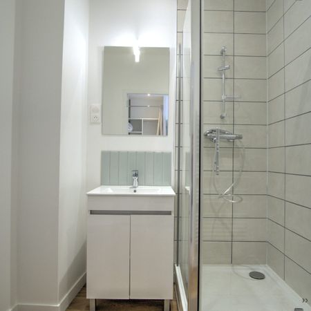 Chambre meublée + SDB privative dans résidence centre-ville - Photo 4